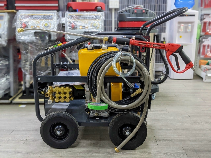 Máy rửa xe chạy dầu Diesel Lutian 18D35 - 10C